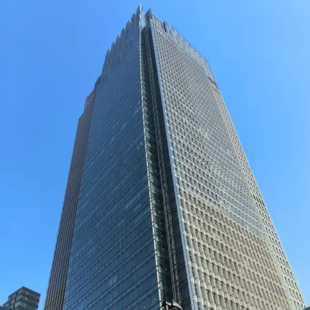 Szklane ściany osłonowe podparte punktowo